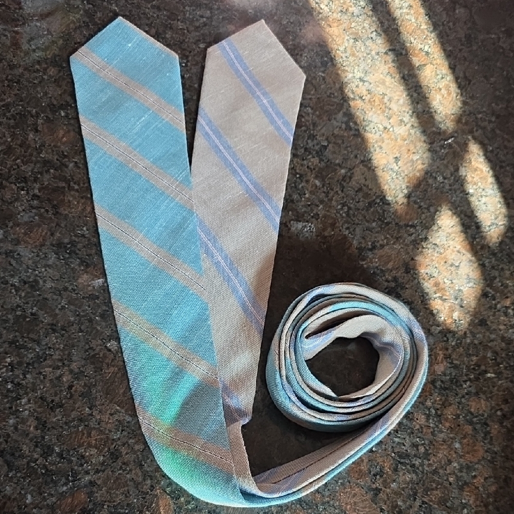 Stylish Striped Tie in Blue and Tan